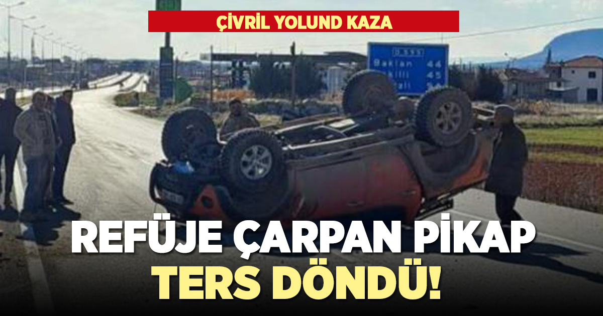 Refüje çarpan pikap ters döndü!