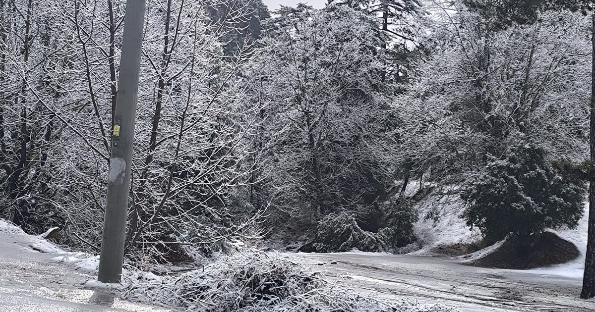 Acıpayam Kanyonunda karla birlikte resim gibi manzara oluştu