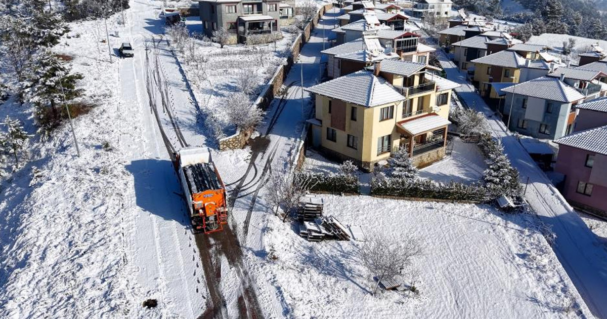 Çameli’nde etkili olan karla mücadele sürüyor
