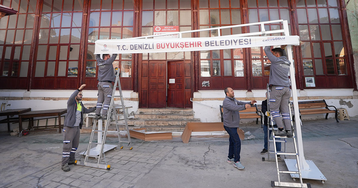 Cami avlularına tente