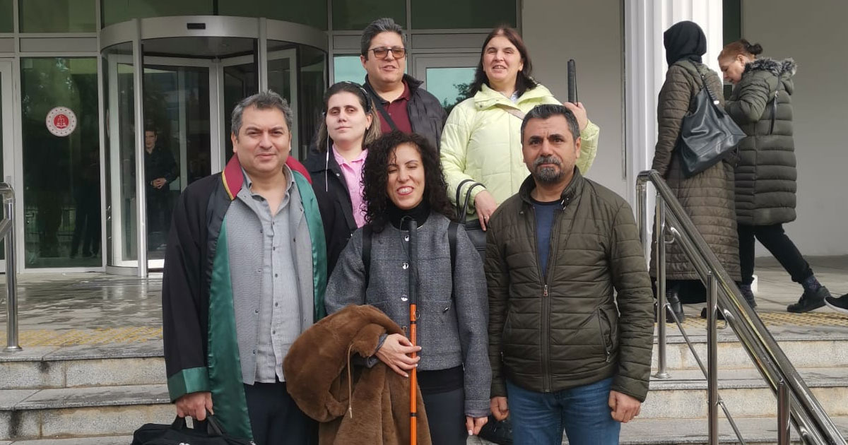 Engelli öğretmen mahkeme kararıyla görevine iade edildi