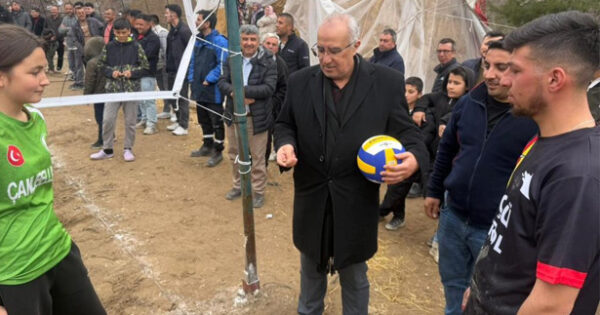 Başkan Arslan, Çamlıbel’de Voleybol Turnuvasına katıldı