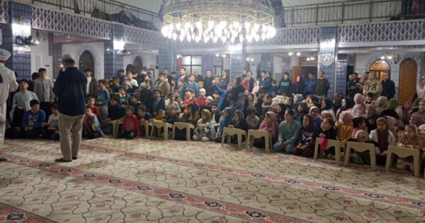 Kadir Gecesinde 271 çocukla anlamlı buluşma