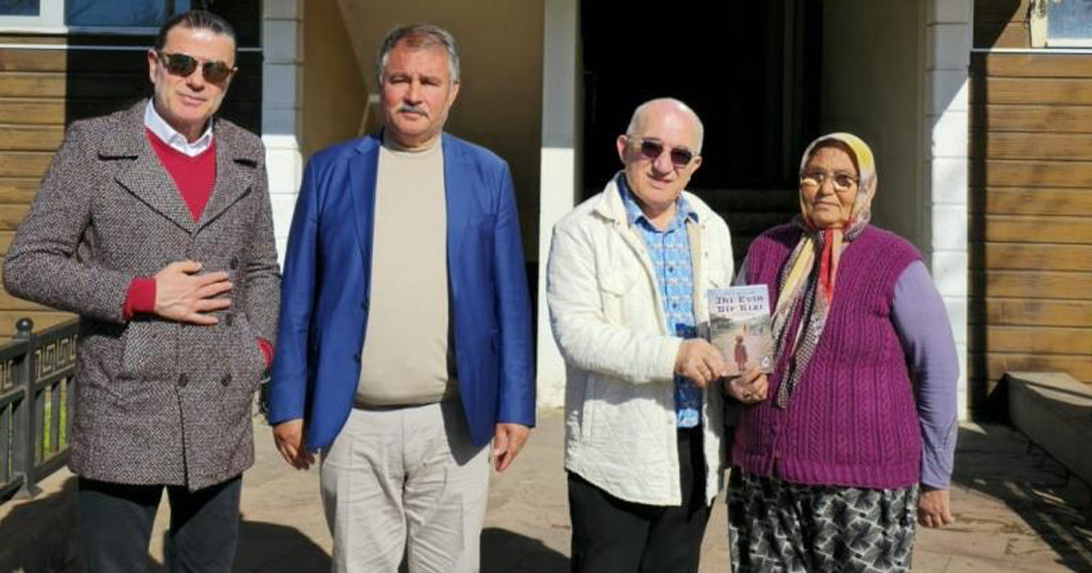  Başkan Pütün’den kitap yazan eşine anlamlı sürpriz 