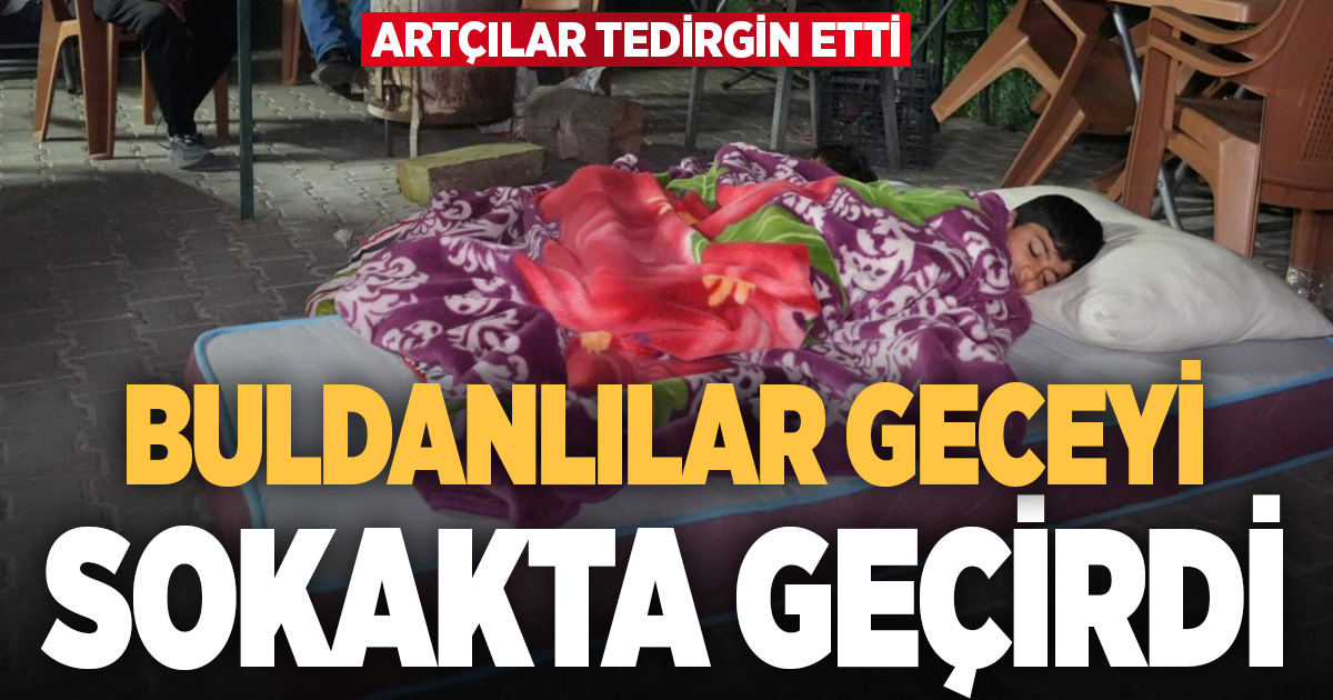 Buldan'da 5.1 büyüklüğündeki depremin ardından yaşanan artçılardan korkan vatandaşlar dışarda sabahladı