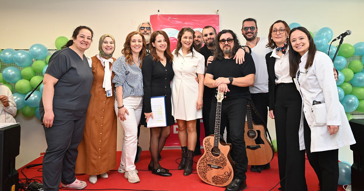 Çocuk diyaliz hastalarına moral konseri