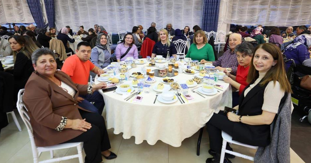 Engelsiz Yaşam Akademisi aileleri iftarda buluştu