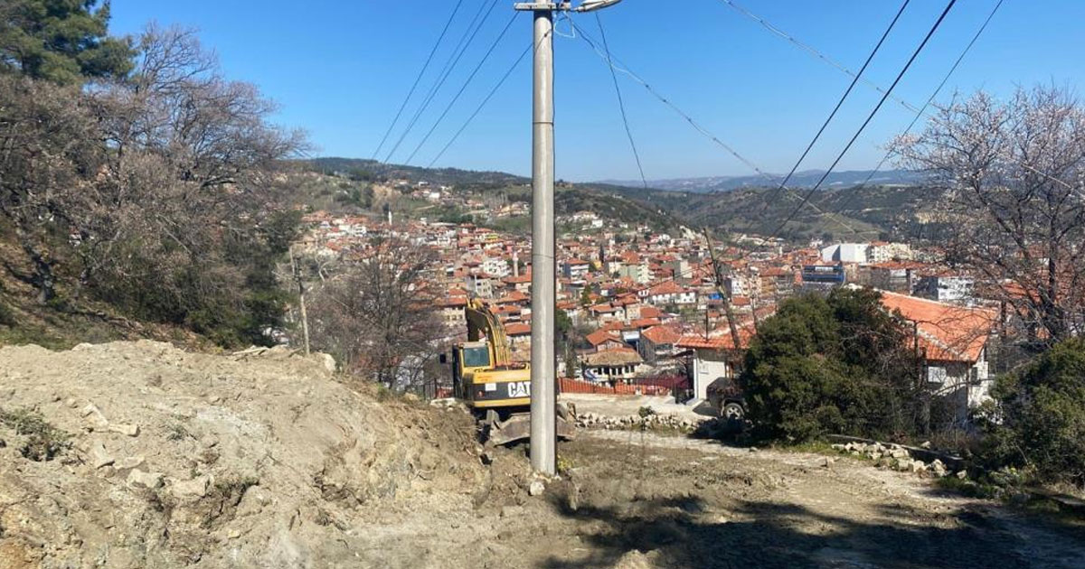 Buldan Göğüs Hastalıkları Hastanesi yolunun bakım ve onarımı yapılıyor