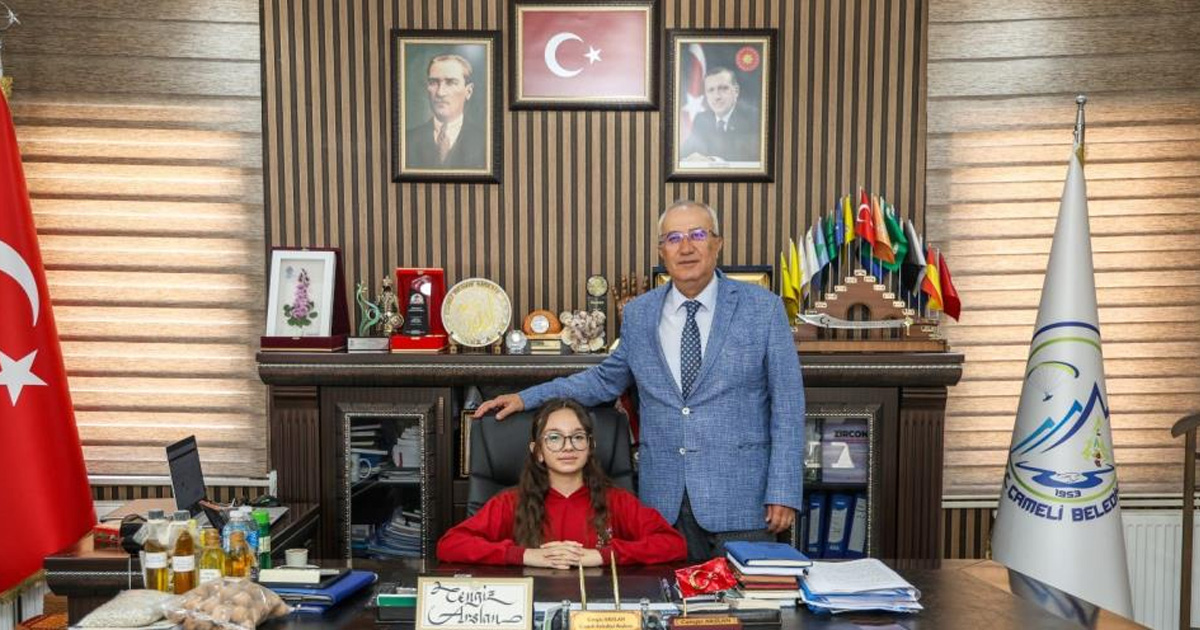  Çameli Belediye Başkanı Cengiz Arslan koltuğunu Erva'ya bıraktı