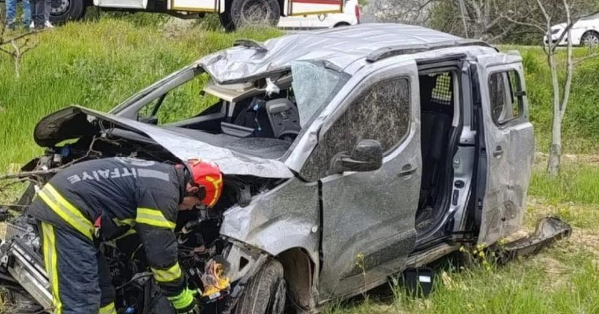 Kontrolden çıkan otomobil tarlaya girdi; 4 yaralı