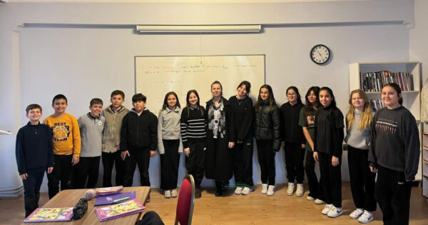 Bozkurtlu öğrencilere yabancı öğretmenden İngilizce dersi