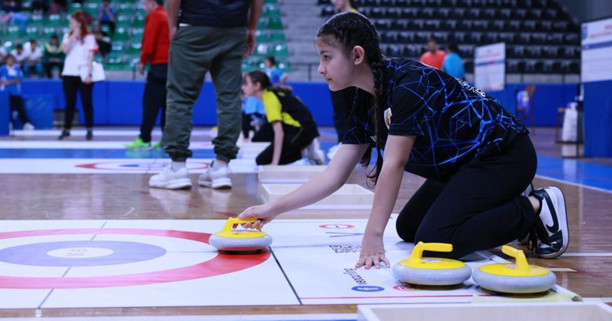 156 sporcu final bileti için ter döktü