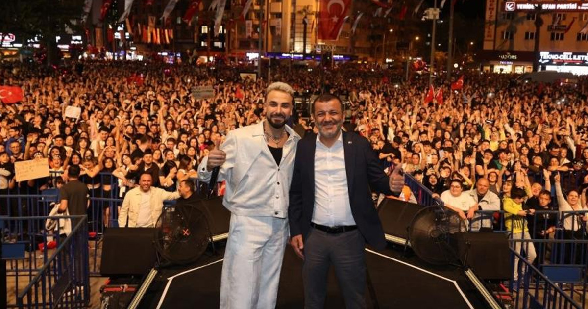 Sevilen sanatçı Sefo Denizli'yi salladı