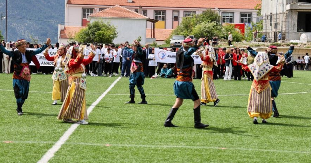Çameli’de 19 Mayıs Atatürk’ü Anma, Gençlik ve Spor Bayramı coşkuyla kutlandı.