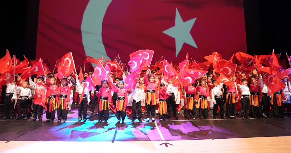 Minik yıldızlar Anadolu’nun renklerini sahneye taşıdı