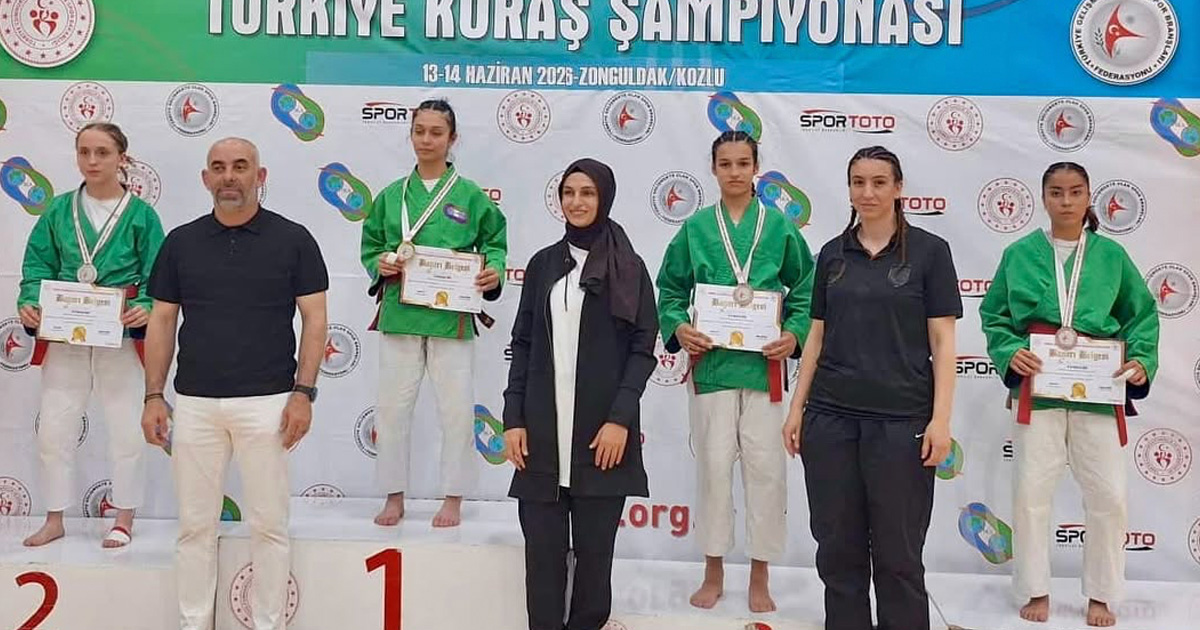 Denizlili Kuraşçılar Türkiye Şampiyonası’ndan madalyalarla döndü