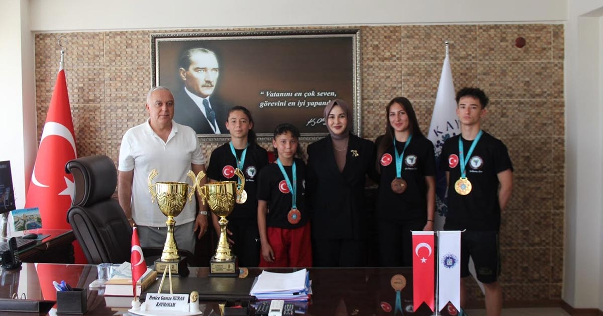 ŞAMPİYONLARA KAYMAKAM KURAN'DAN DESTEK