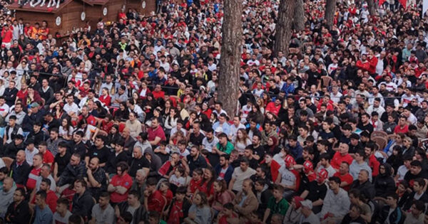 Denizli, Milli Takımın Avustralya maçını dev ekranda birlikte izledi