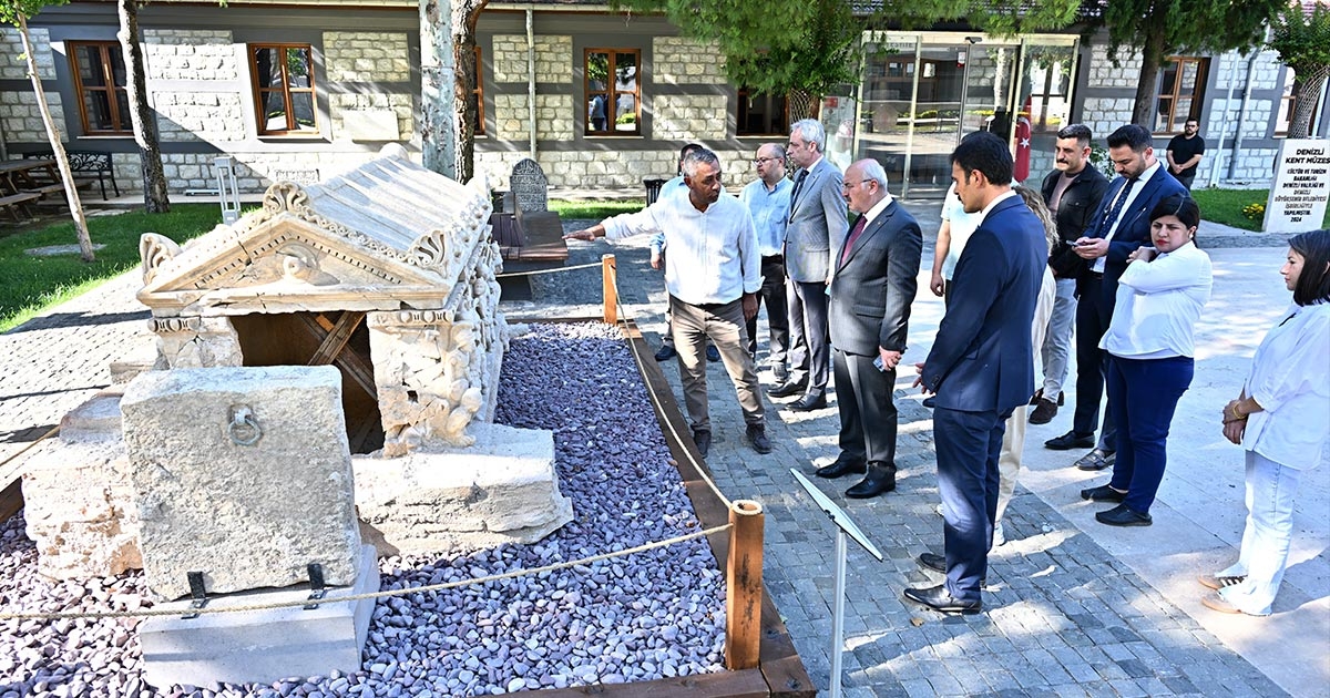 VALİ KÖŞGER'DEN KENT MÜZESİ'NE ZİYARET