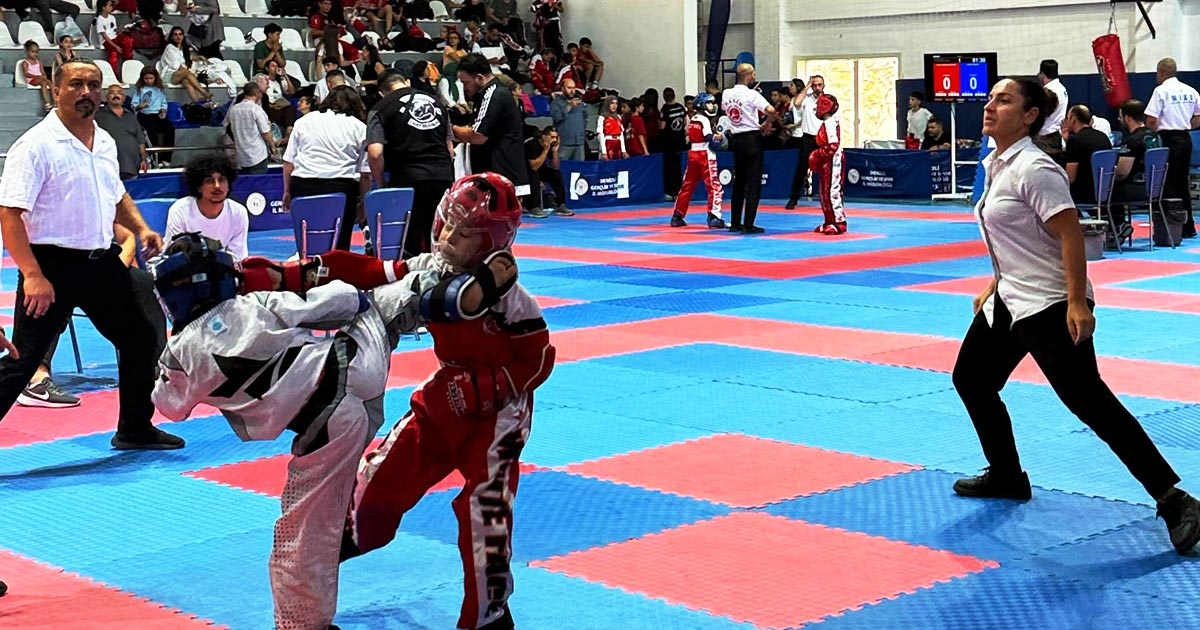 BABADAĞ'DA KICK BOKS ŞAMPİYONASI HEYECANI