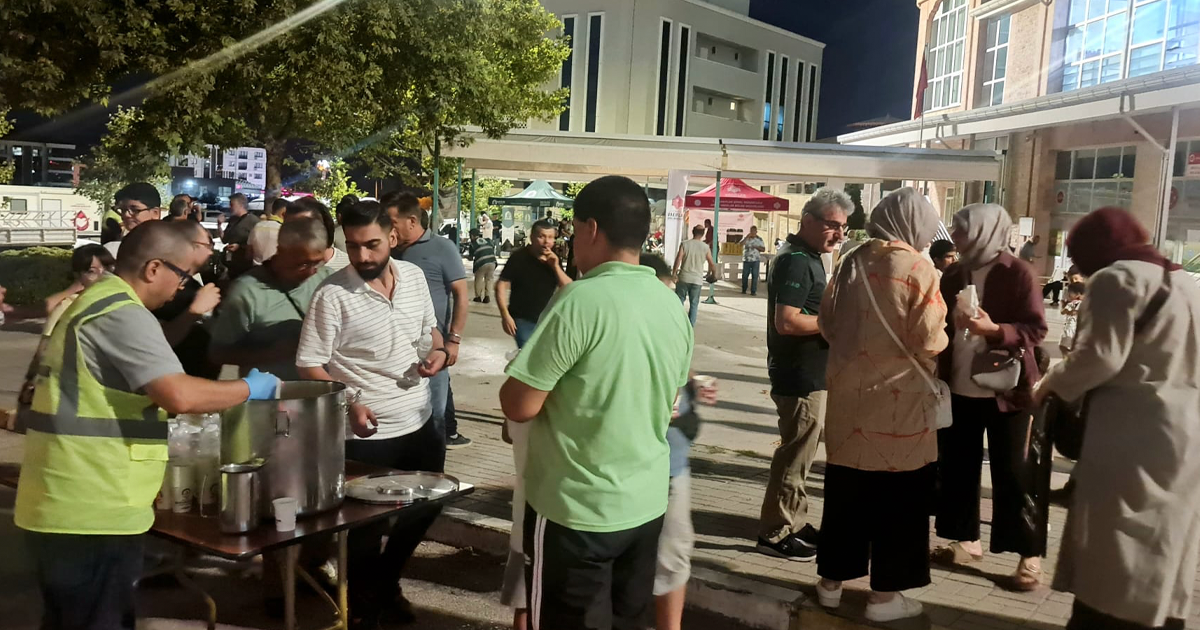 Mevlid Kandili’nde gönüllere dokunan ikram