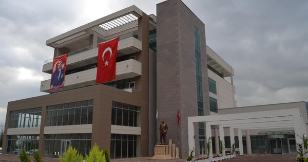 AVUKATA SALDIRIYA KINAMA