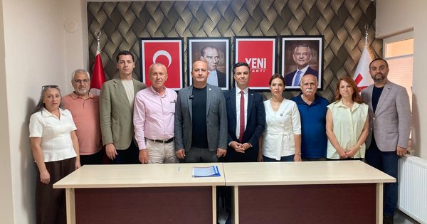 DENİZ CHP’DEN İSTİFA EDEREK YENİ PARTİ’YE KATILDI